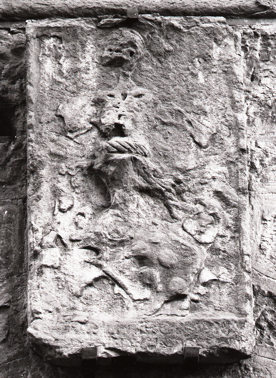 stemma gentilizio con cimiero di Niccolò dei Medici (scultura, opera isolata) - bottega toscana (sec. XV)