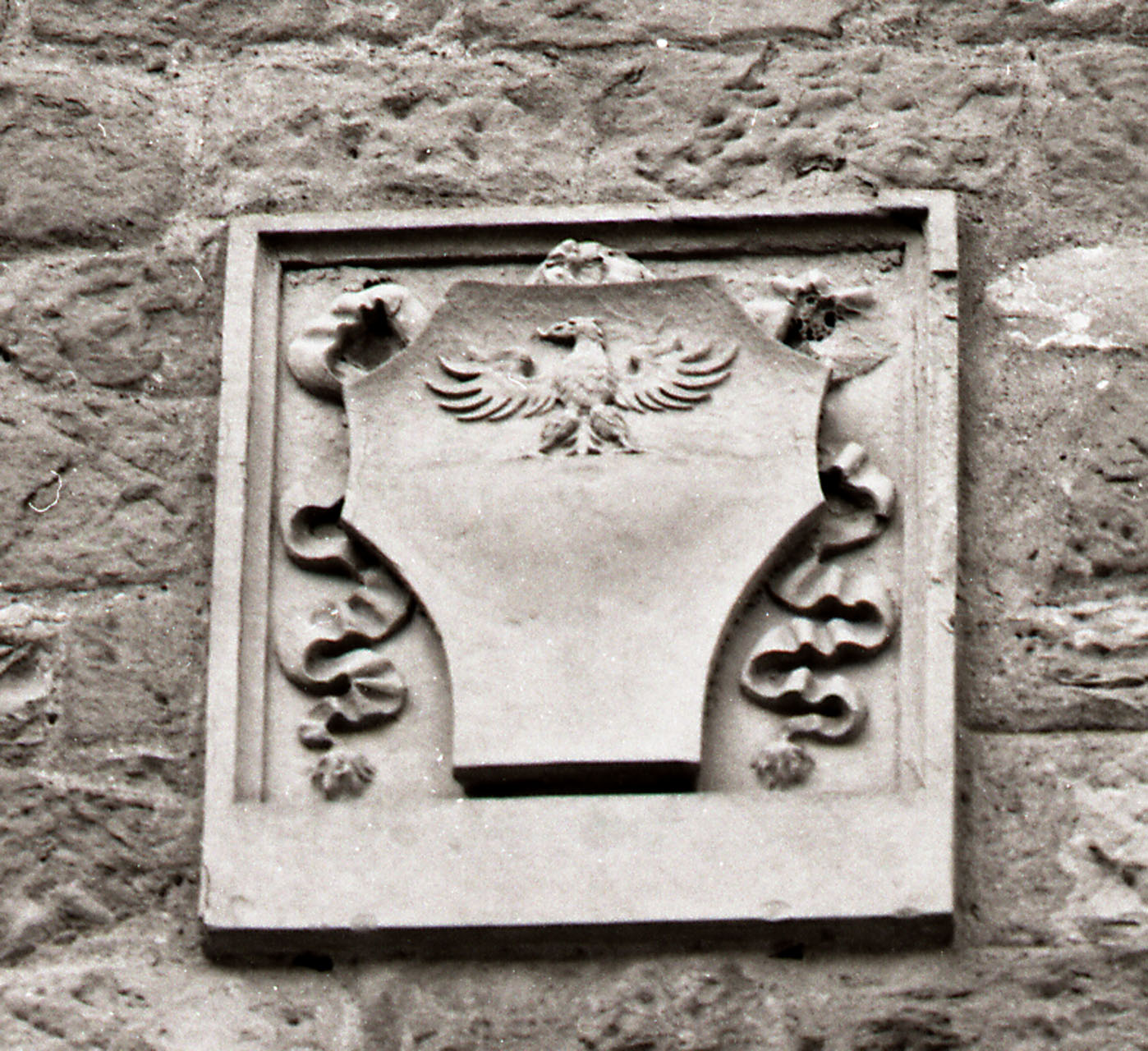 stemma gentilizio della famiglia Quaratesi (scultura, opera isolata) - bottega toscana (ultimo quarto sec. XV)