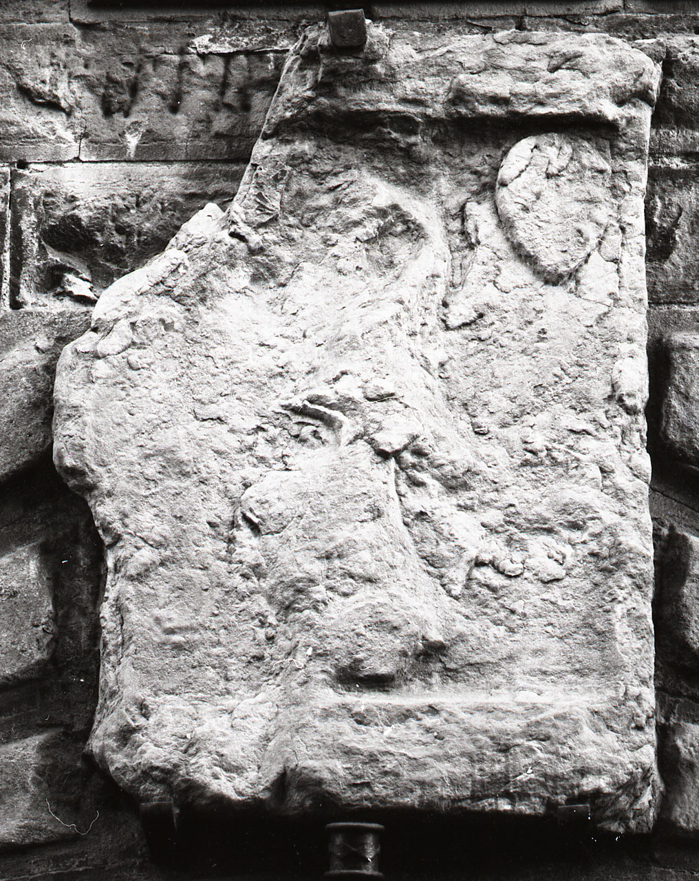 stemma gentilizio (scultura, opera isolata) - bottega toscana (prima metà sec. XVI)