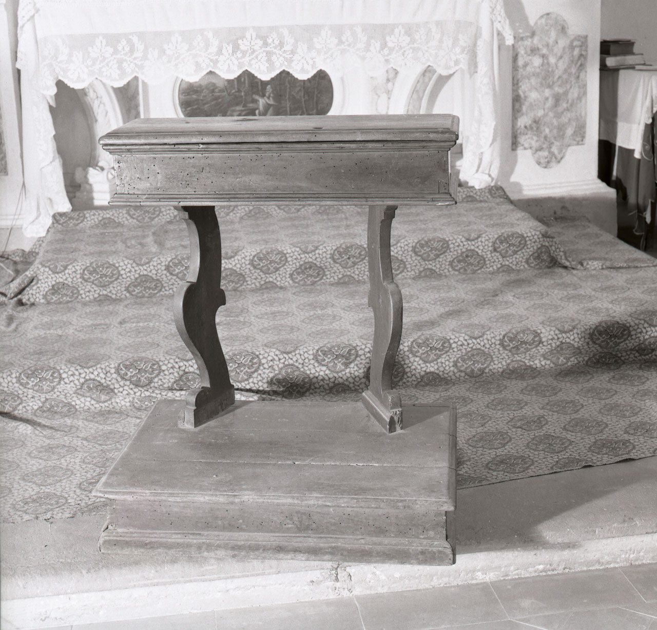 inginocchiatoio - a montanti sagomati - bottega toscana (sec. XVIII)