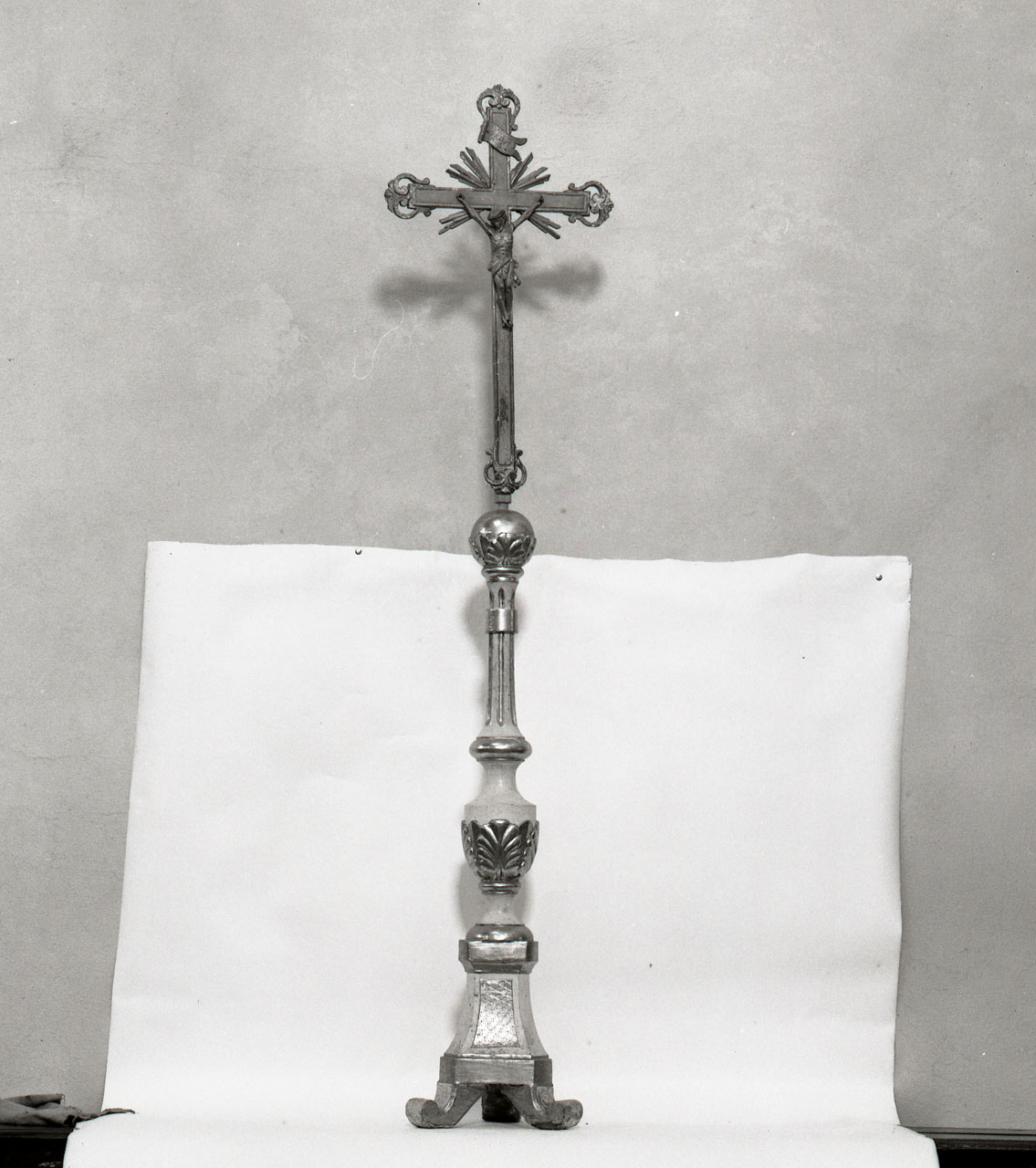 Cristo crocifisso (croce d'altare) - bottega toscana (seconda metà sec. XVIII)