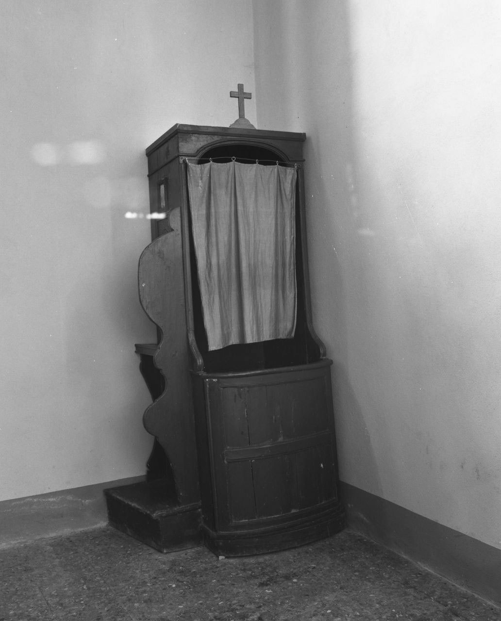 confessionale - bottega toscana (prima metà sec. XX)