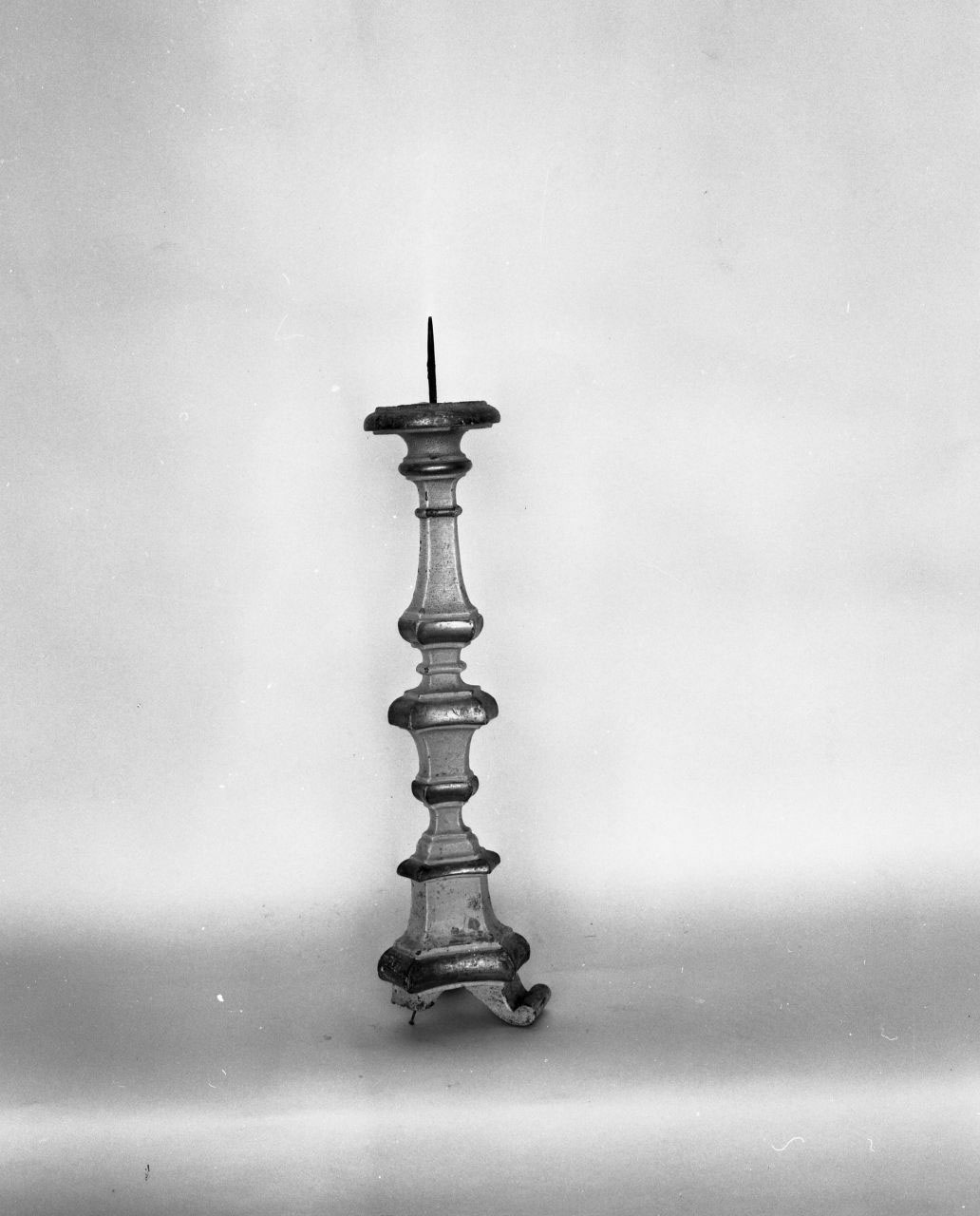 candeliere d'altare, coppia - bottega toscana (fine/inizio secc. XVIII/ XIX)