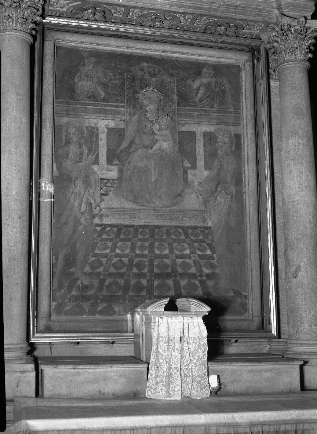 Madonna in trono con Bambino tra San Giovanni battista e San Pietro (dipinto, opera isolata) - ambito toscano (prima metà sec. XVI)