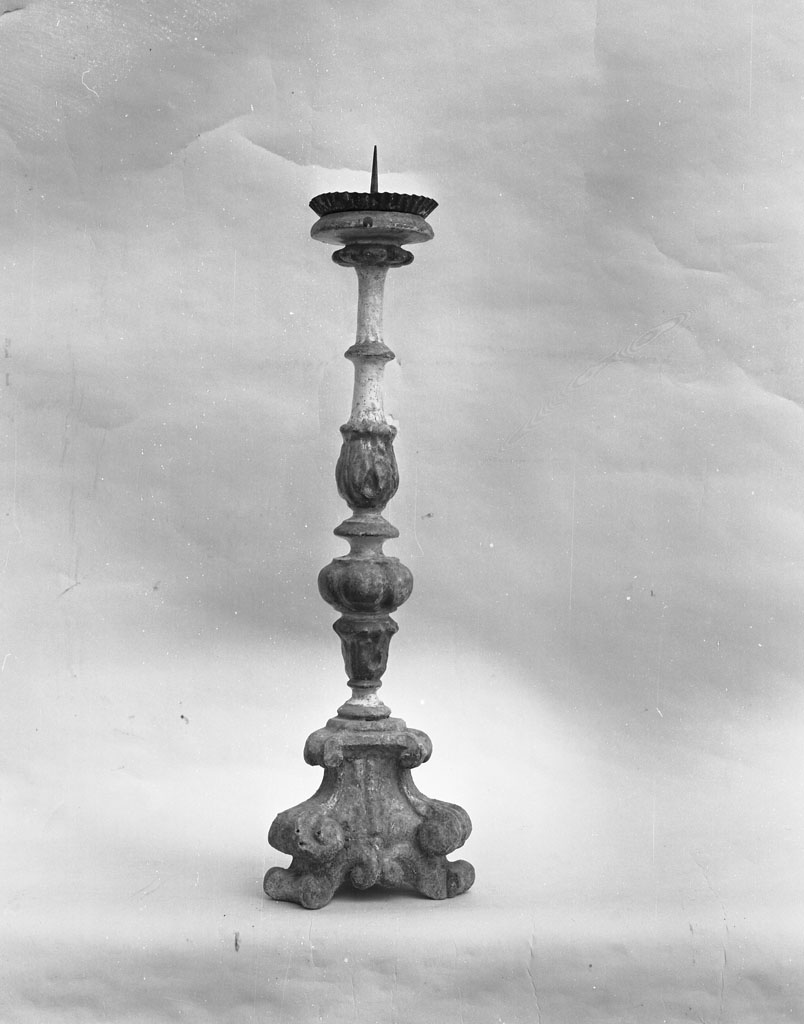 candeliere d'altare, serie - bottega cortonese (sec. XVII)