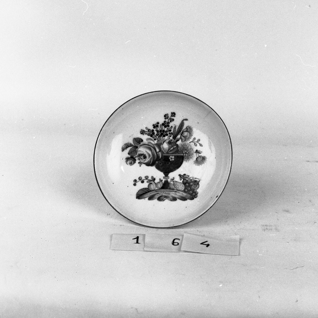 piattino, opera isolata - bottega Haas (secondo quarto sec. XIX)