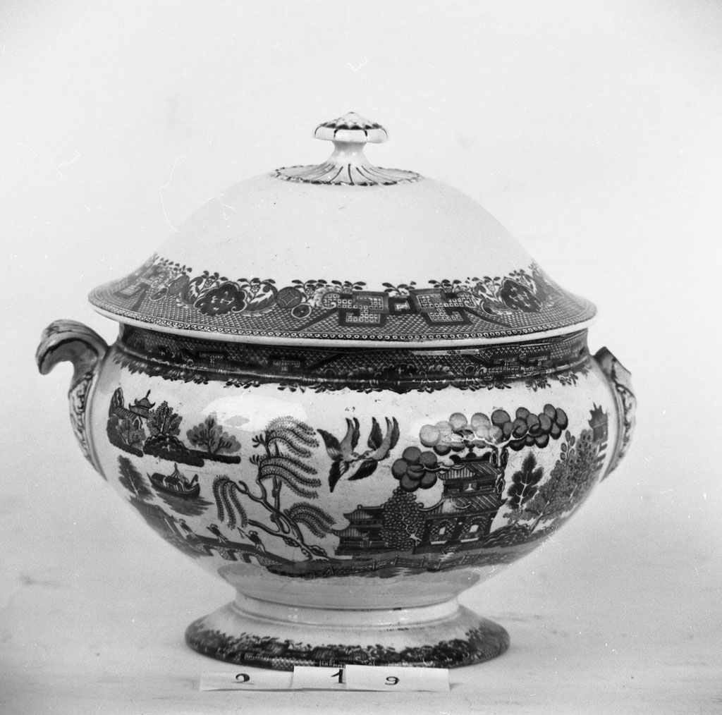 zuppiera, opera isolata - manifattura Richard (ultimo quarto sec. XIX)