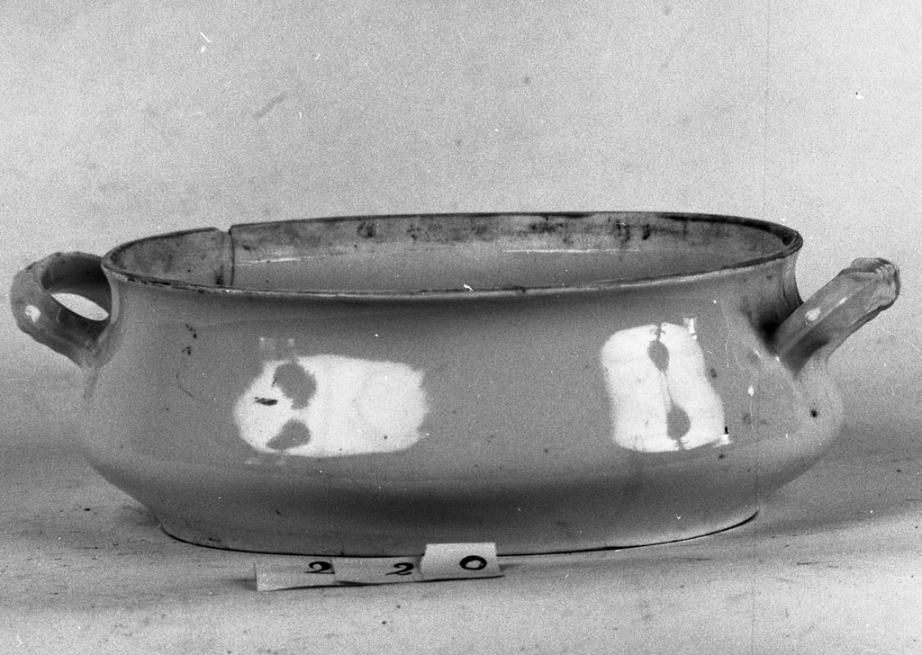 zuppiera, opera isolata - manifattura Richard Ginori (ultimo quarto sec. XIX)