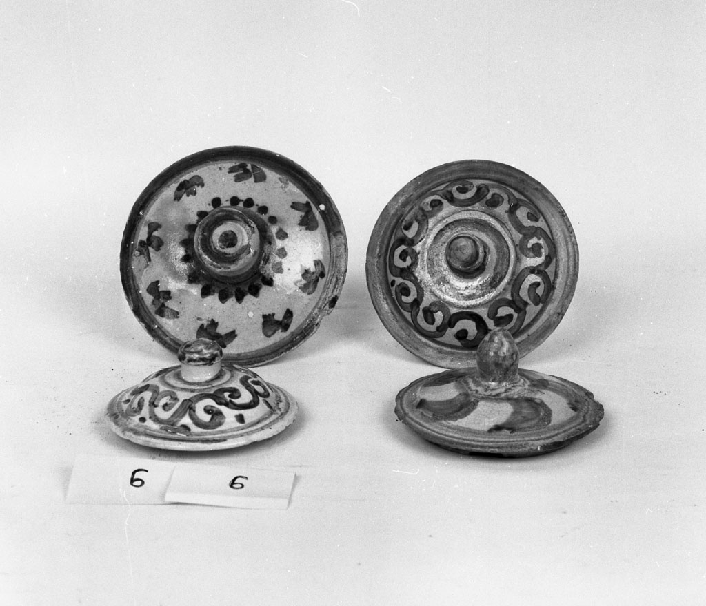 coperchio, serie - bottega Italia centro-settentrionale (fine/inizio secc. XVII/ XVIII)