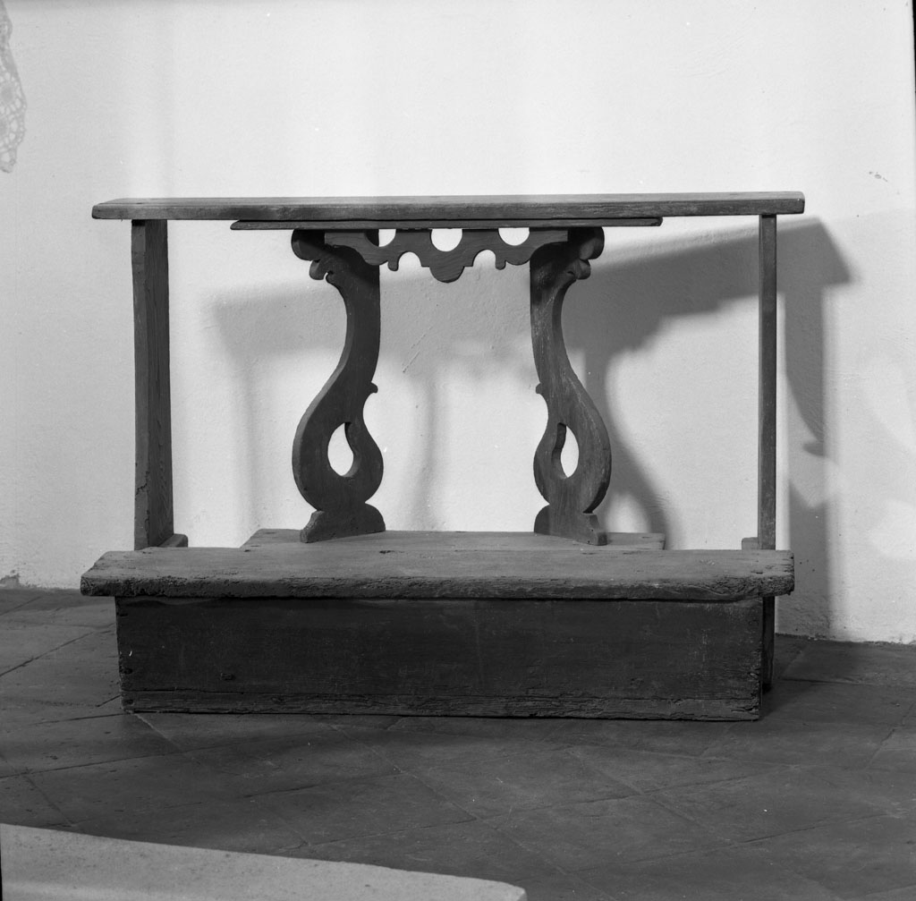 inginocchiatoio - a montanti sagomati - bottega toscana (seconda metà sec. XVIII)