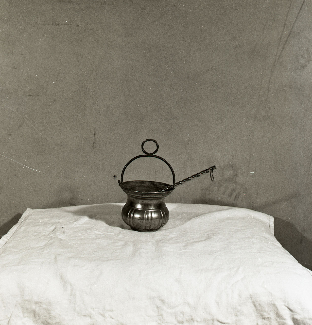 secchiello per l'acqua benedetta - manifattura aretina (sec. XX)