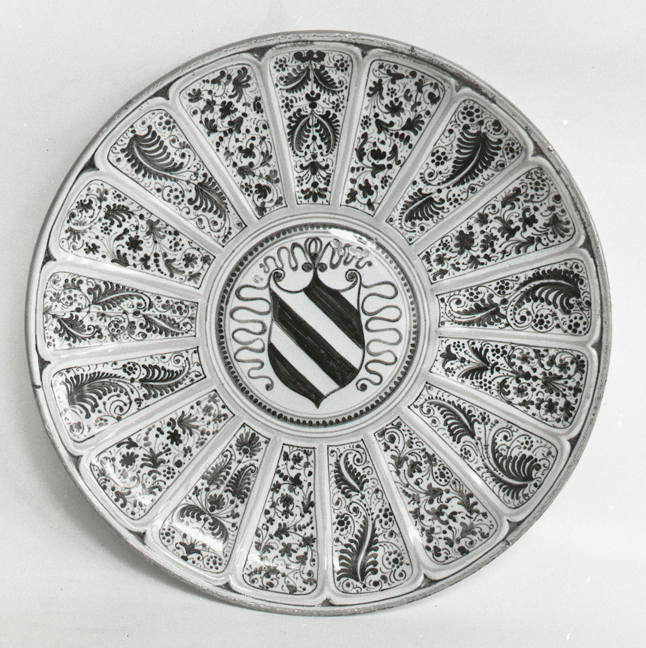 piatto di Brogi Antonio (primo quarto sec. XX)