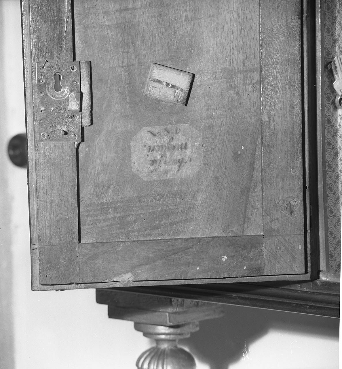 mobile da sacrestia con alzata - bottega aretina (seconda metà sec. XVIII)