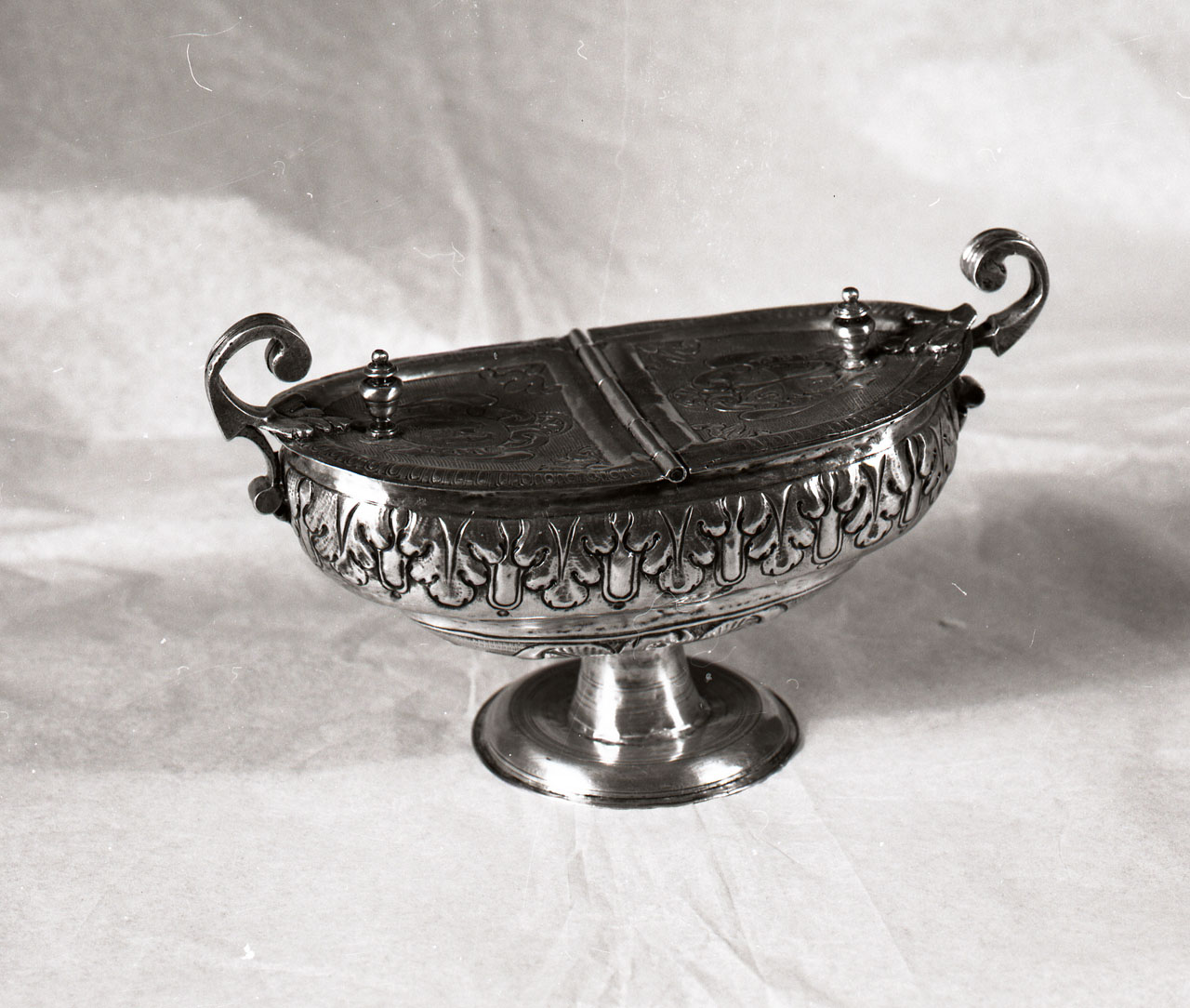 navicella portaincenso - a doppia valva - bottega fiorentina (sec. XVII)