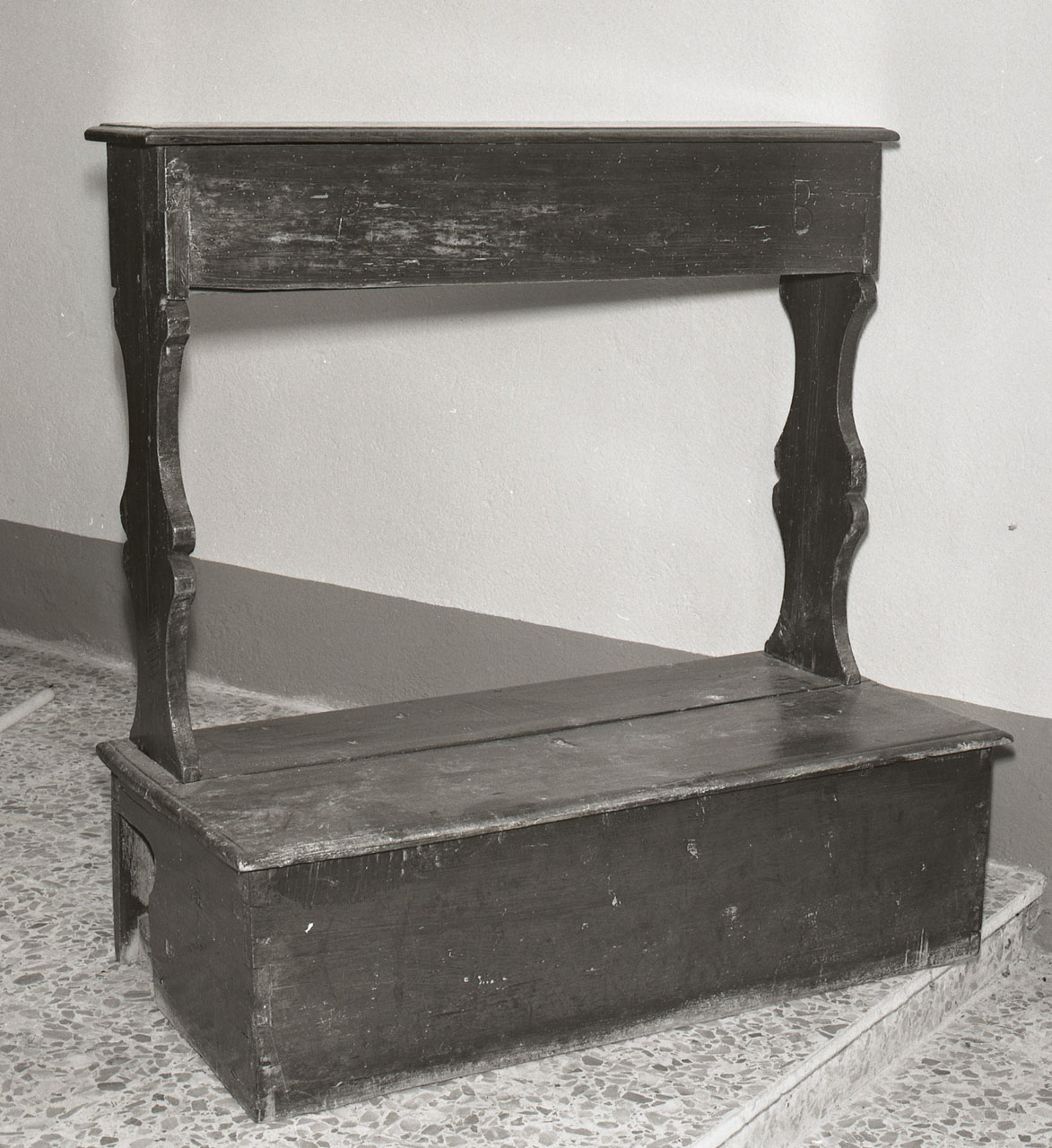 inginocchiatoio - a montanti sagomati - bottega aretina (sec. XIX)