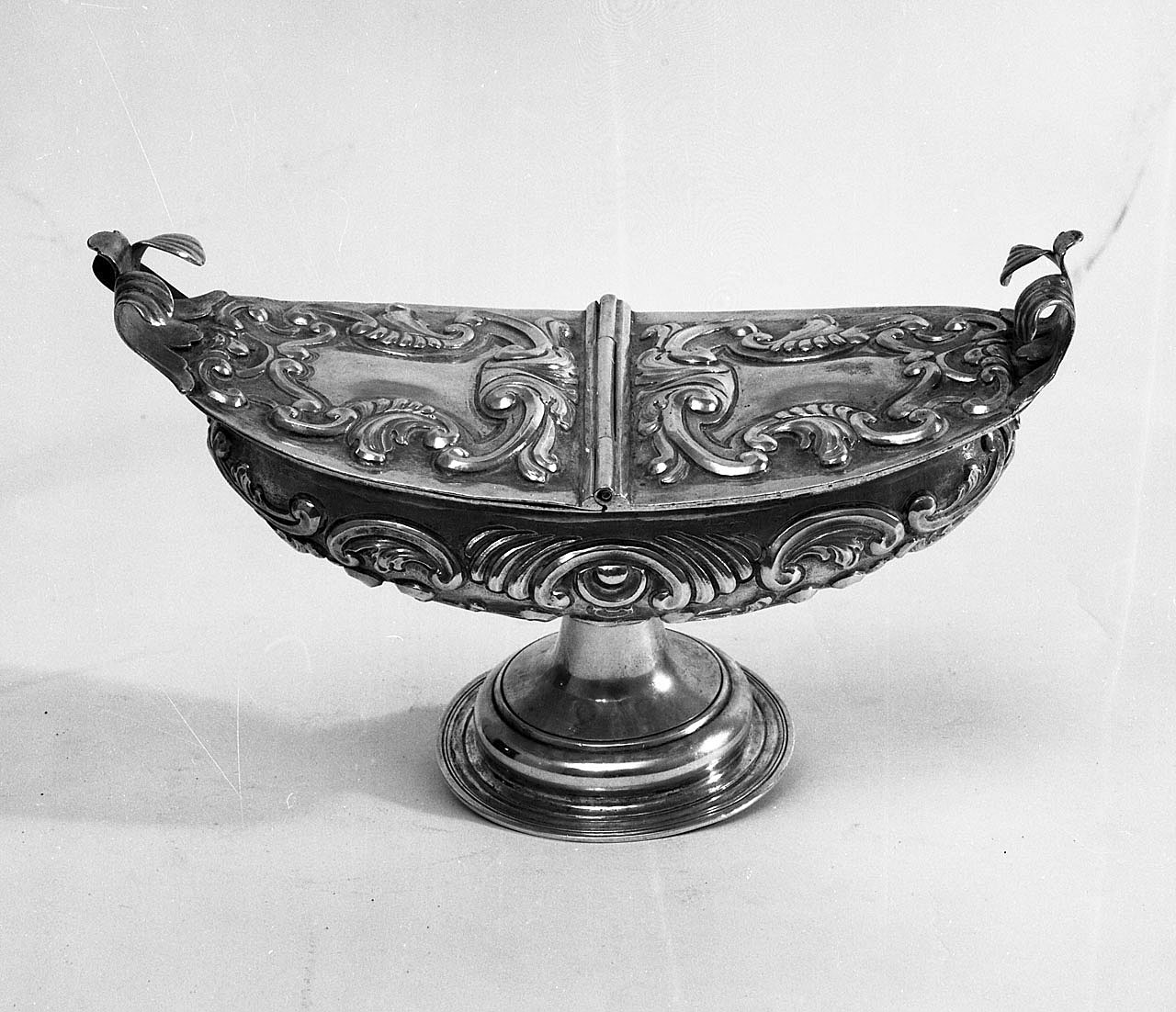 navicella portaincenso - a doppia valva - bottega italiana (sec. XVIII)