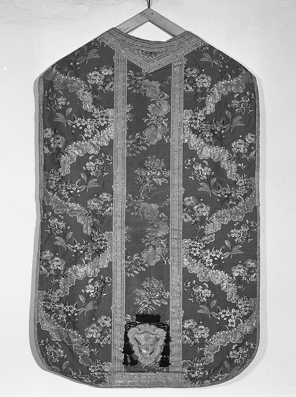 paramento liturgico - manifattura francese, manifattura italiana (terzo quarto sec. XVIII)