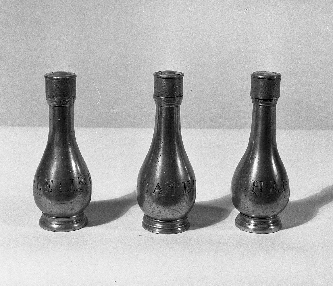 vasetti per oli santi, serie - bottega toscana (sec. XIX)