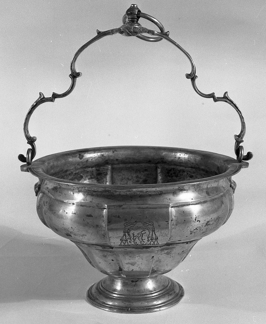 secchiello per l'acqua benedetta di Salvadori Luigi (sec. XVIII)