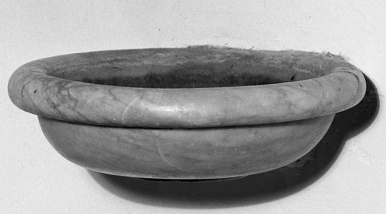 acquasantiera da parete, coppia - bottega aretina (sec. XIX)