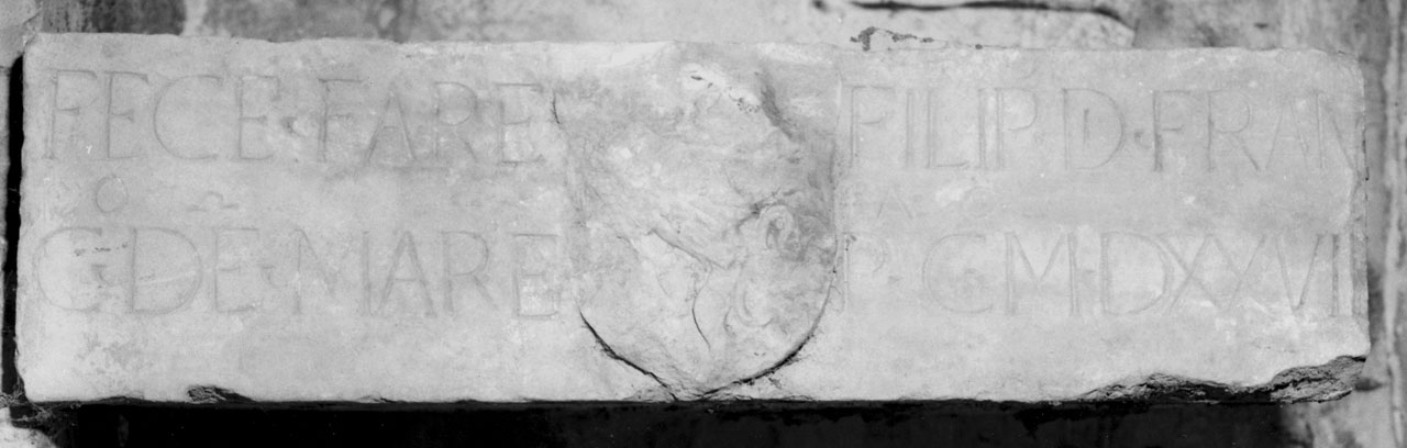 architrave, elemento d'insieme - bottega toscana (secondo quarto sec. XVI)