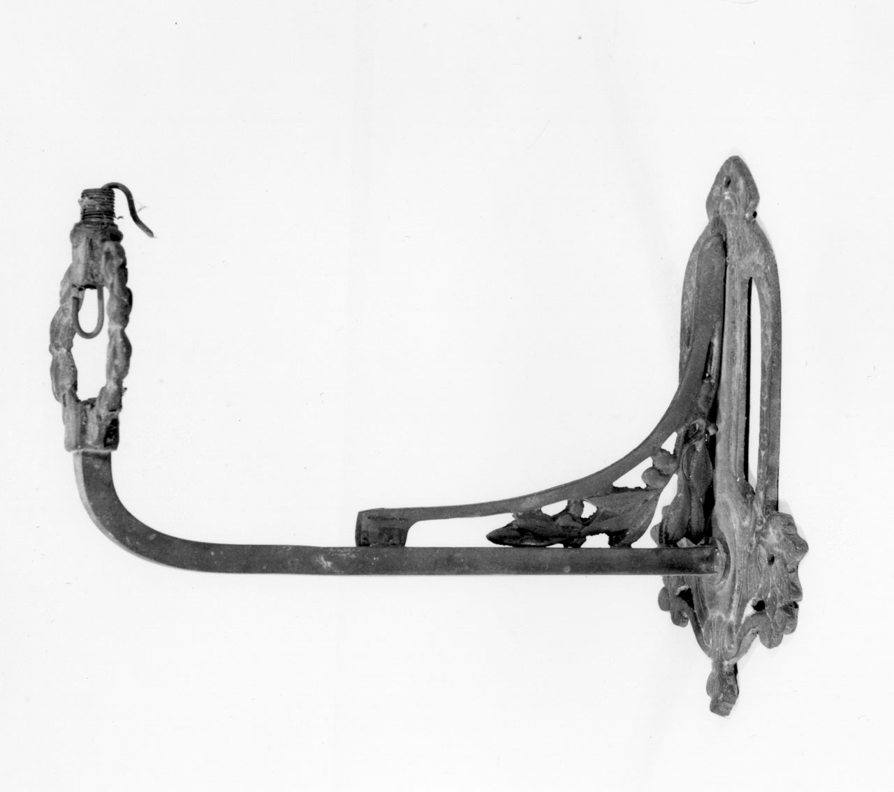 candeliere da parete, serie - bottega italiana (inizio sec. XX)