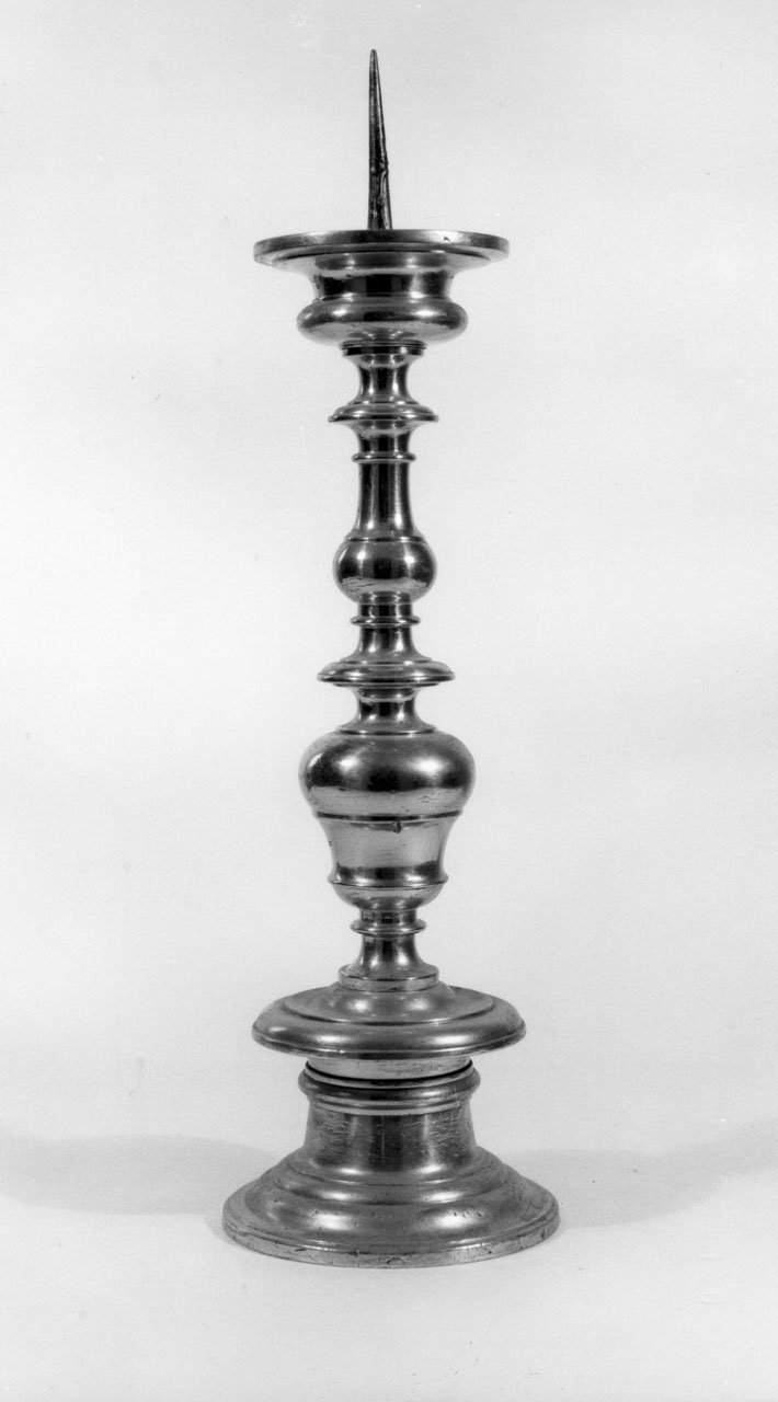 candeliere d'altare, serie - bottega toscana (prima metà sec. XVIII)