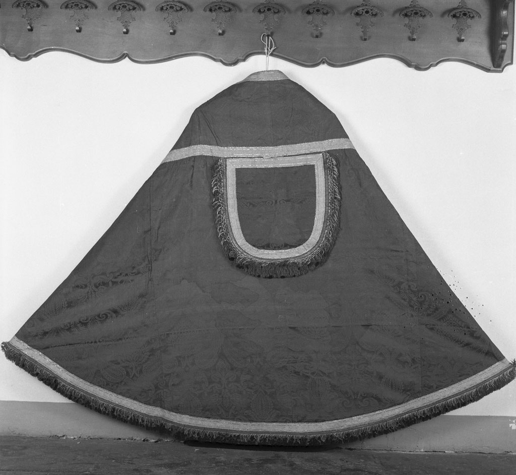 piviale, coppia - manifattura italiana (seconda metà sec. XVII)