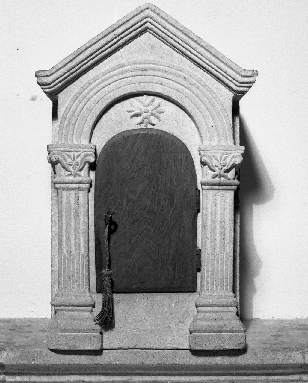 tabernacolo - a frontale architettonico, serie - bottega aretina (sec. XIX)