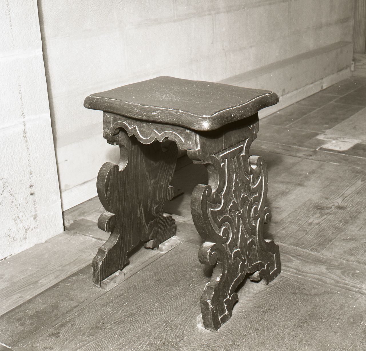 sgabello, serie - bottega toscana (sec. XIX)