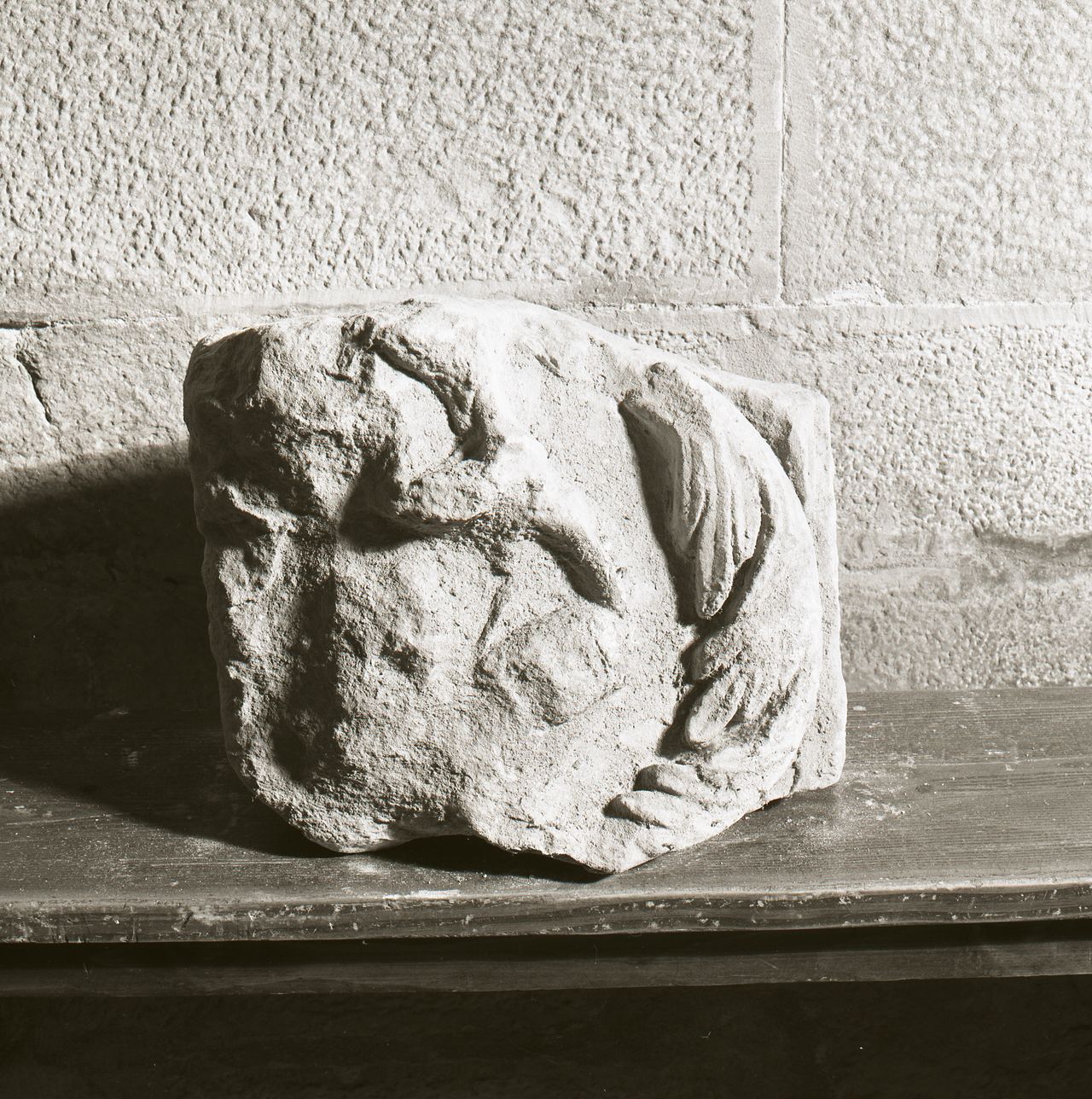 lastra, frammento - bottega toscana (sec. XIV)