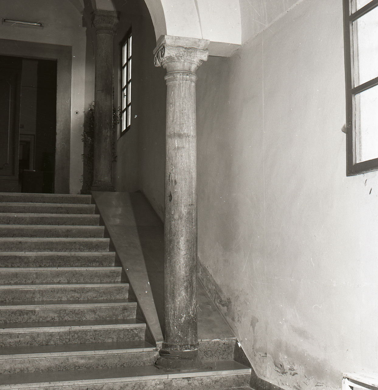 colonna - manifattura toscana (sec. XIV)