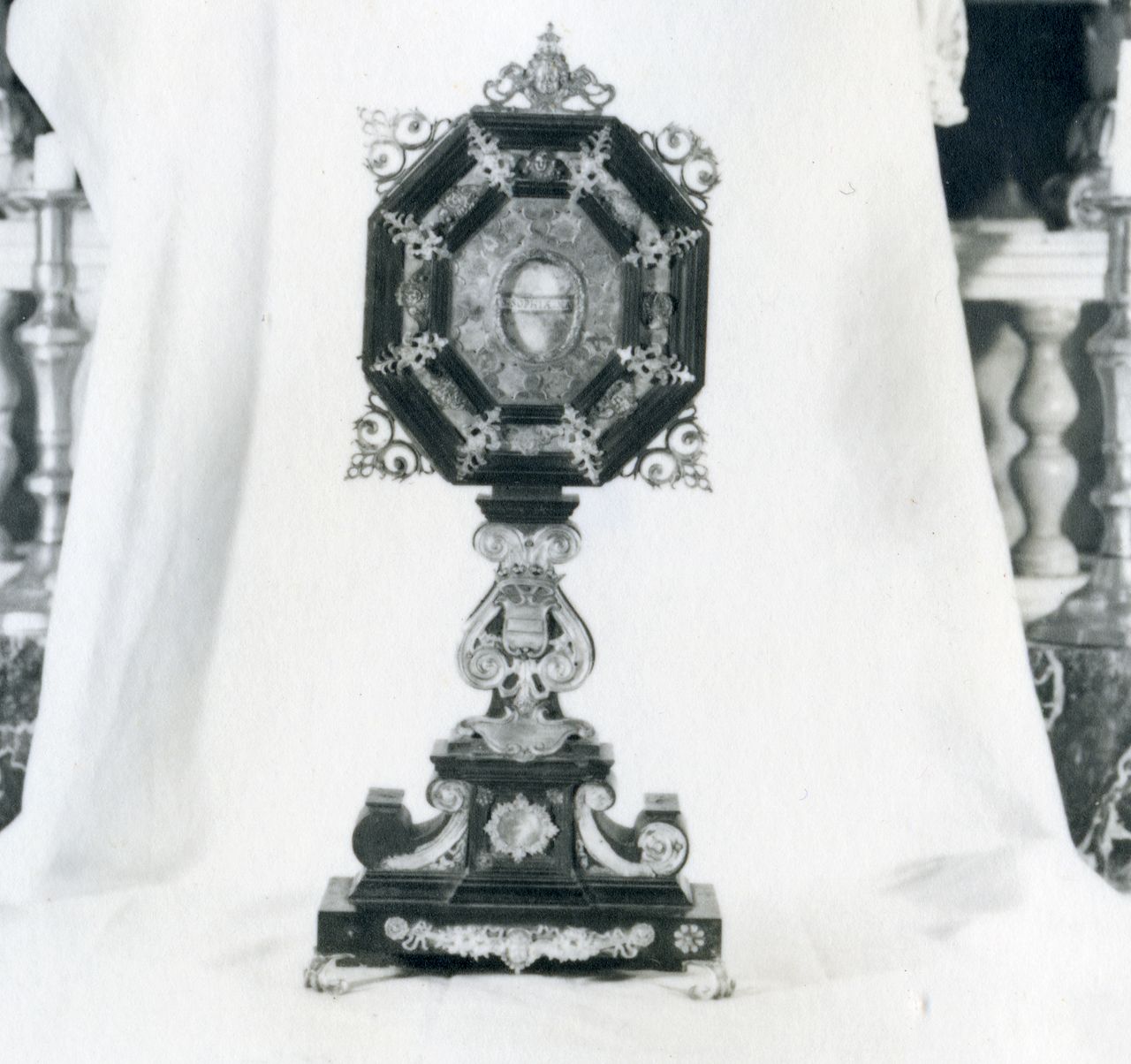 reliquiario a teca - bottega Italia centro-settentrionale (sec. XVII)