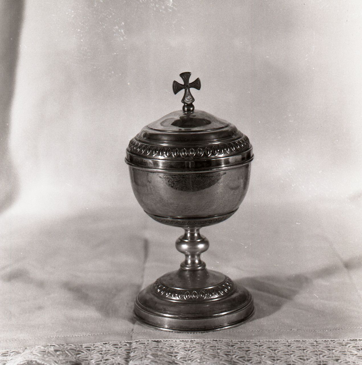 pisside - bottega Italia centro-settentrionale (sec. XIX)