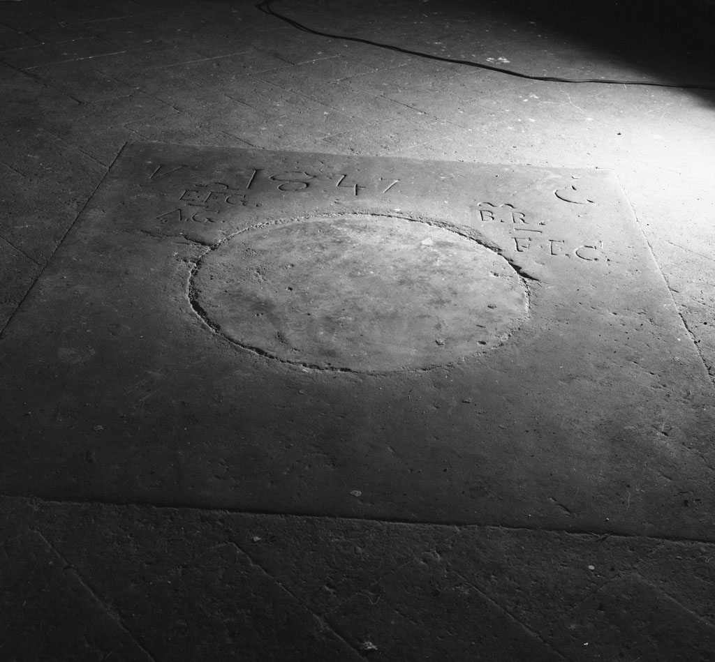 lastra tombale - bottega aretina (metà sec. XIX)