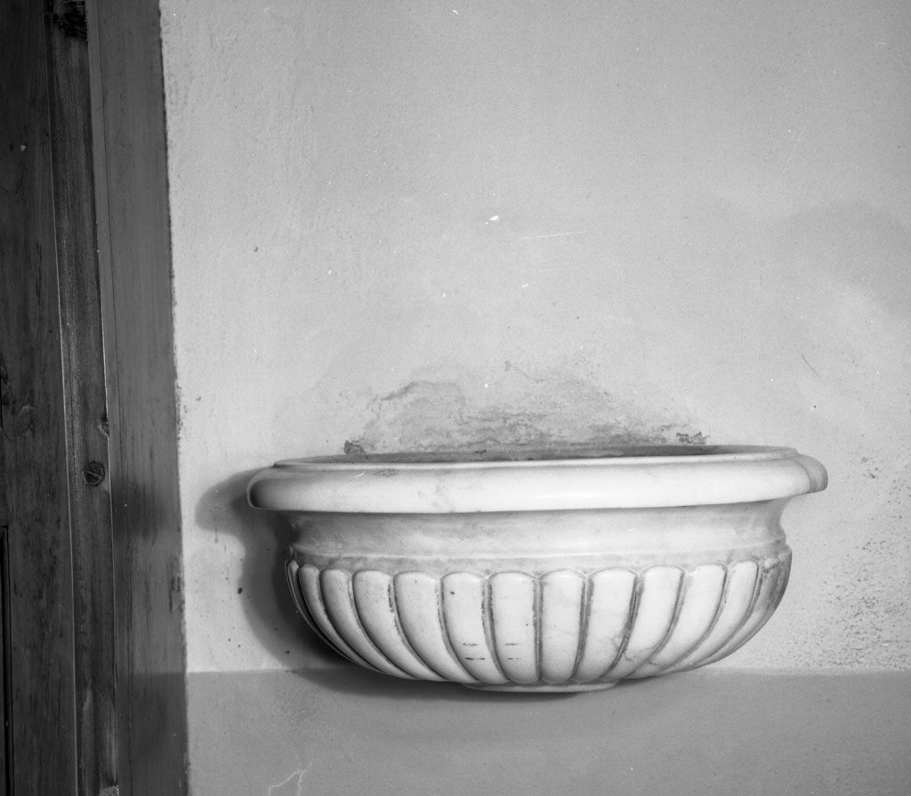 acquasantiera - bottega aretina (fine sec. XIX)