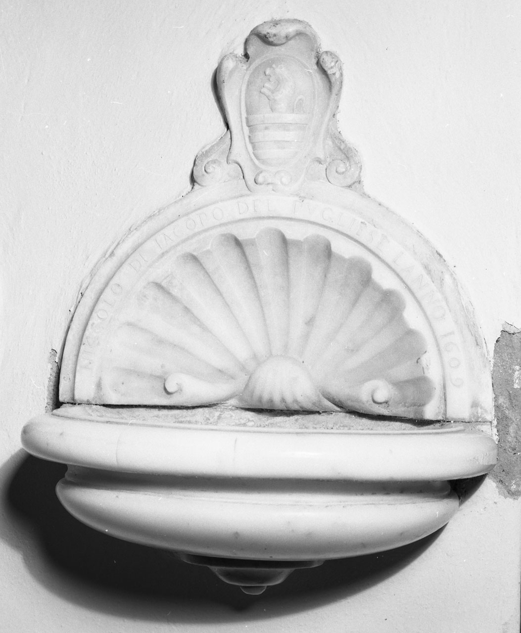 acquasantiera da parete - bottega toscana (sec. XVII)