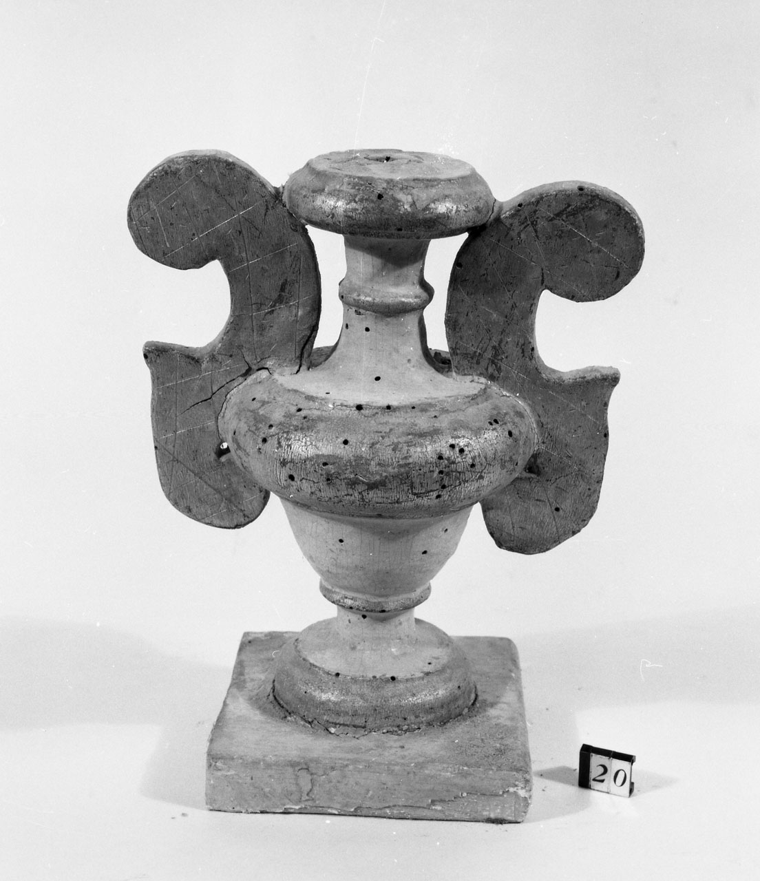 portacandelabro - bottega toscana (primo quarto sec. XIX)