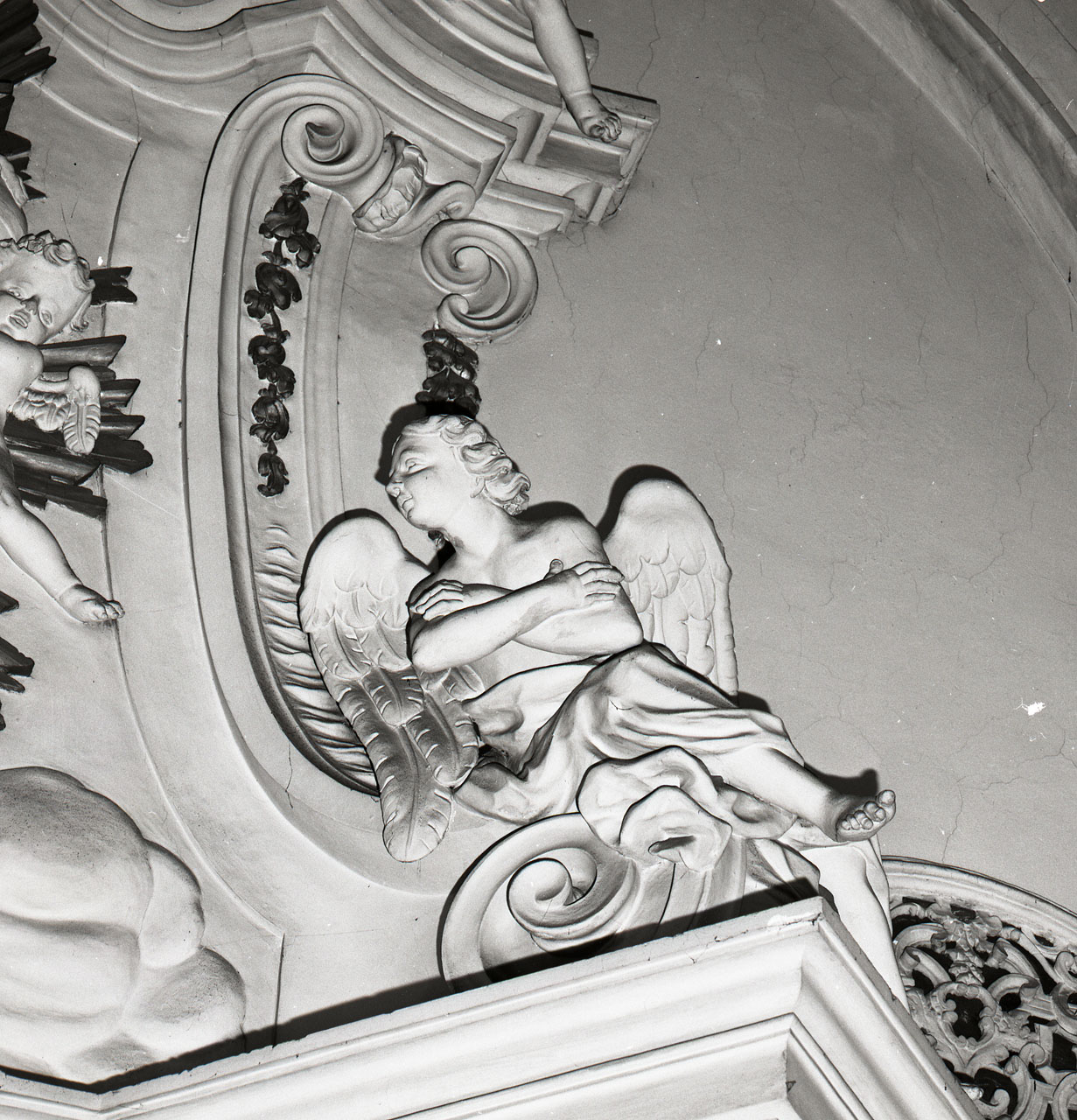 angelo (decorazione plastica) di Passardi Giovanni (attribuito) (sec. XVIII)