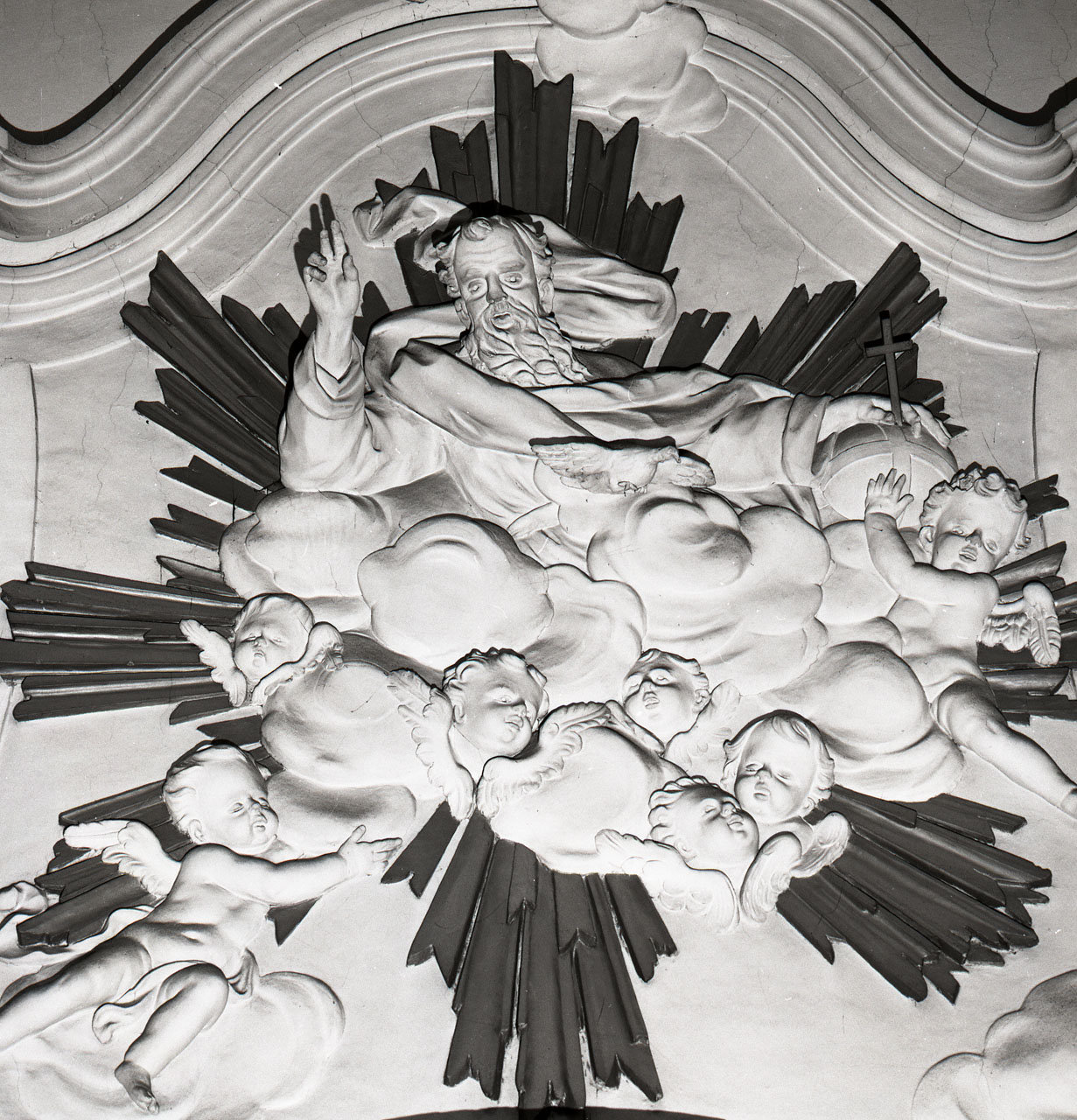 Dio Padre e cherubini (decorazione plastica) di Passardi Giovanni (attribuito) (sec. XVIII)