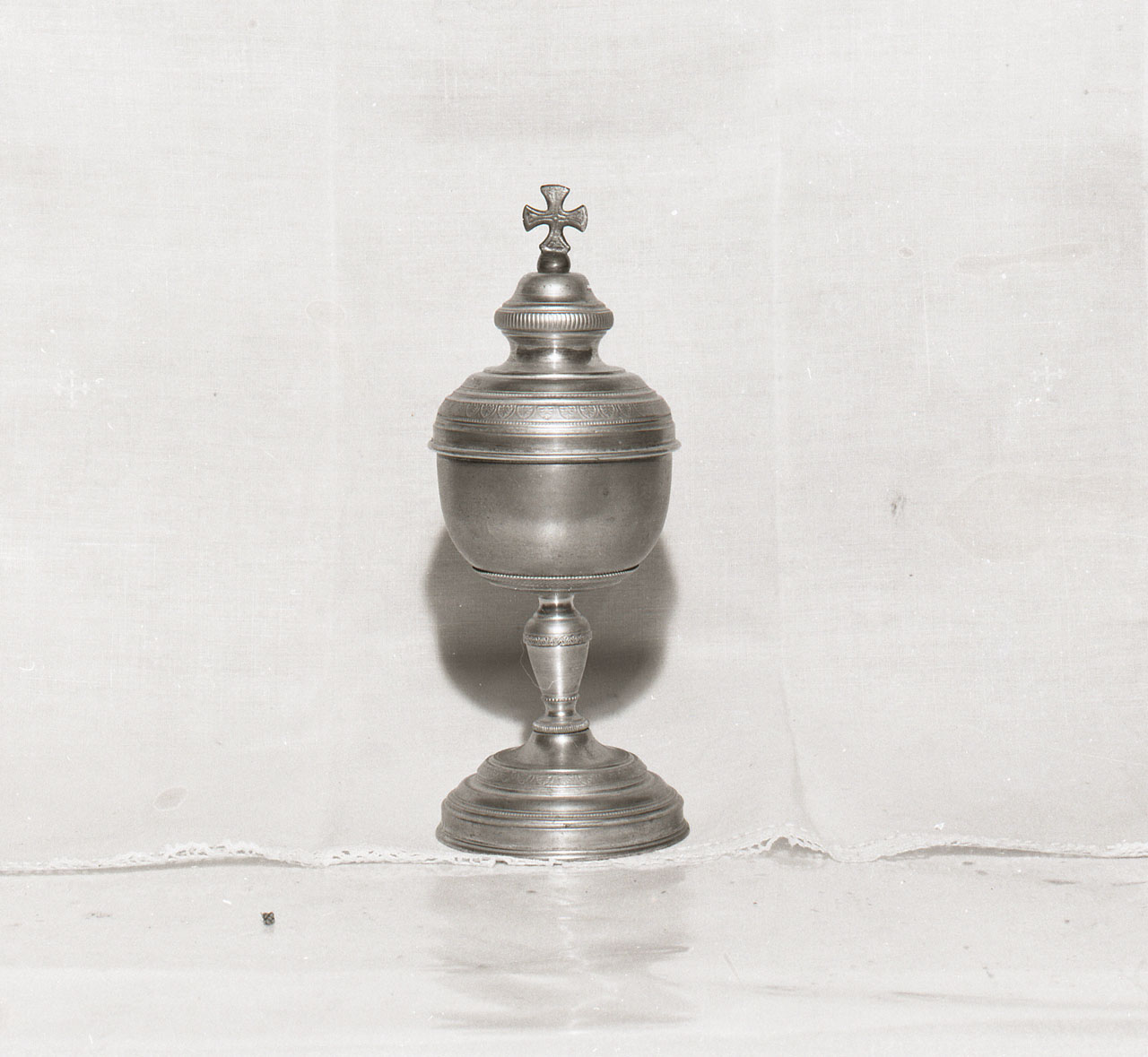 pisside - bottega Italia centro-settentrionale (sec. XIX)