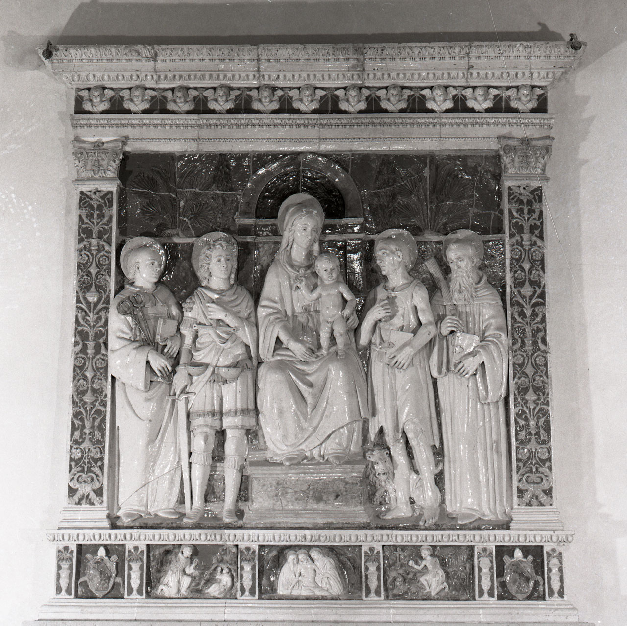 Madonna con Bambino in trono tra santi (pala d'altare) di Buglioni Benedetto (sec. XVI)