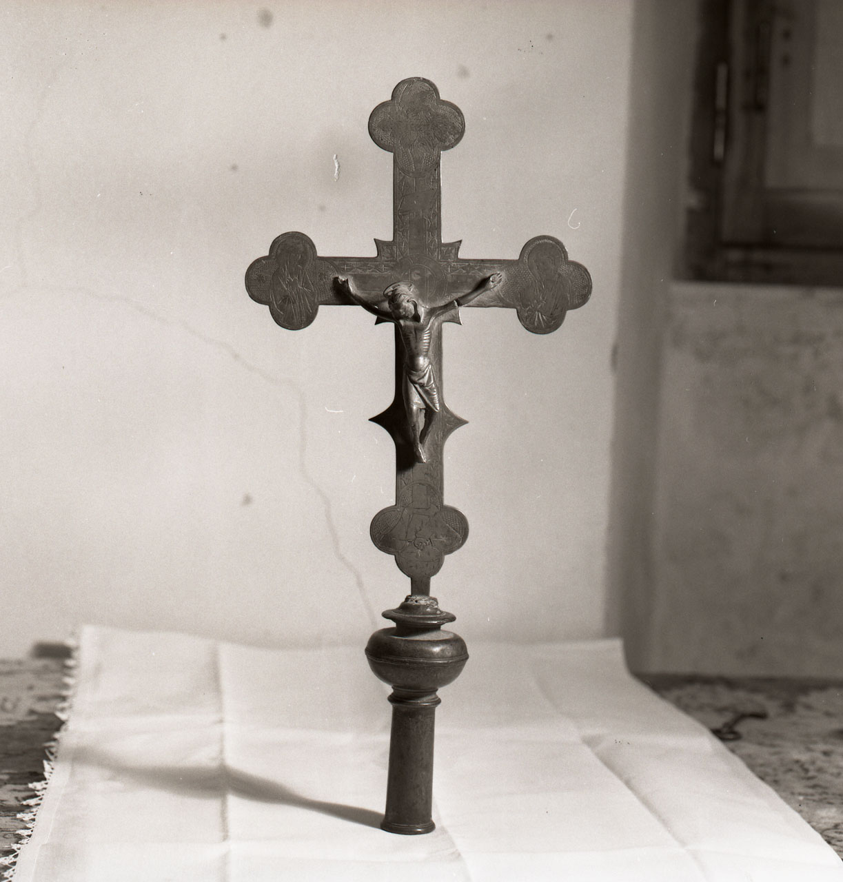 Cristo crocifisso (croce processionale) - bottega Italia centrale (sec. XIV)