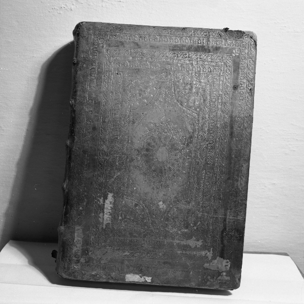 coperta di libro liturgico, elemento d'insieme - produzione toscana (sec. XVII)