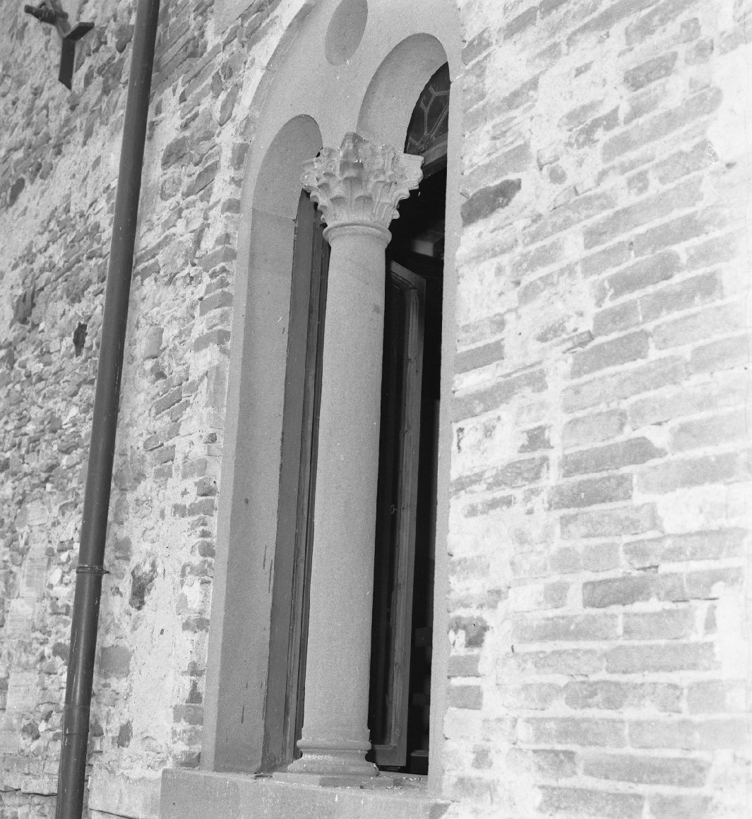 colonna, serie - bottega toscana (prima metà sec. XVI)