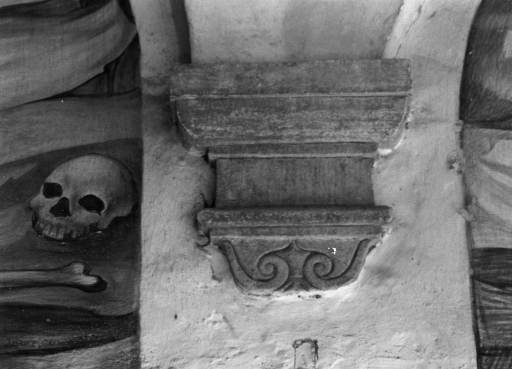 mensola, serie - bottega aretina (sec. XVII)