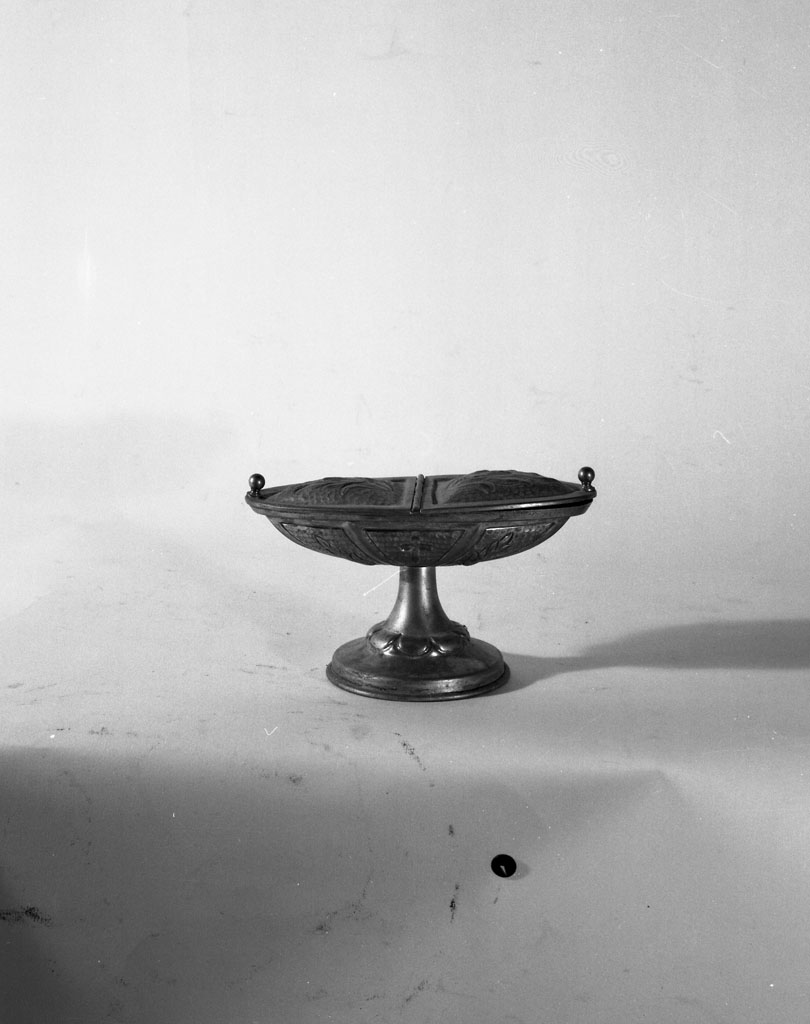 navicella portaincenso - a doppia valva - bottega aretina (fine/inizio secc. XVII/ XVIII)