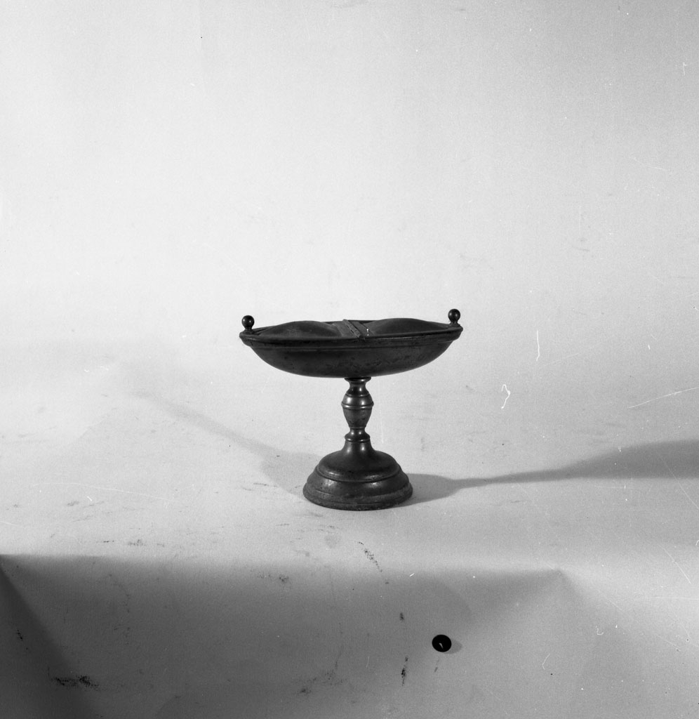 navicella portaincenso - a doppia valva - bottega aretina (fine/inizio secc. XVII/ XVIII)