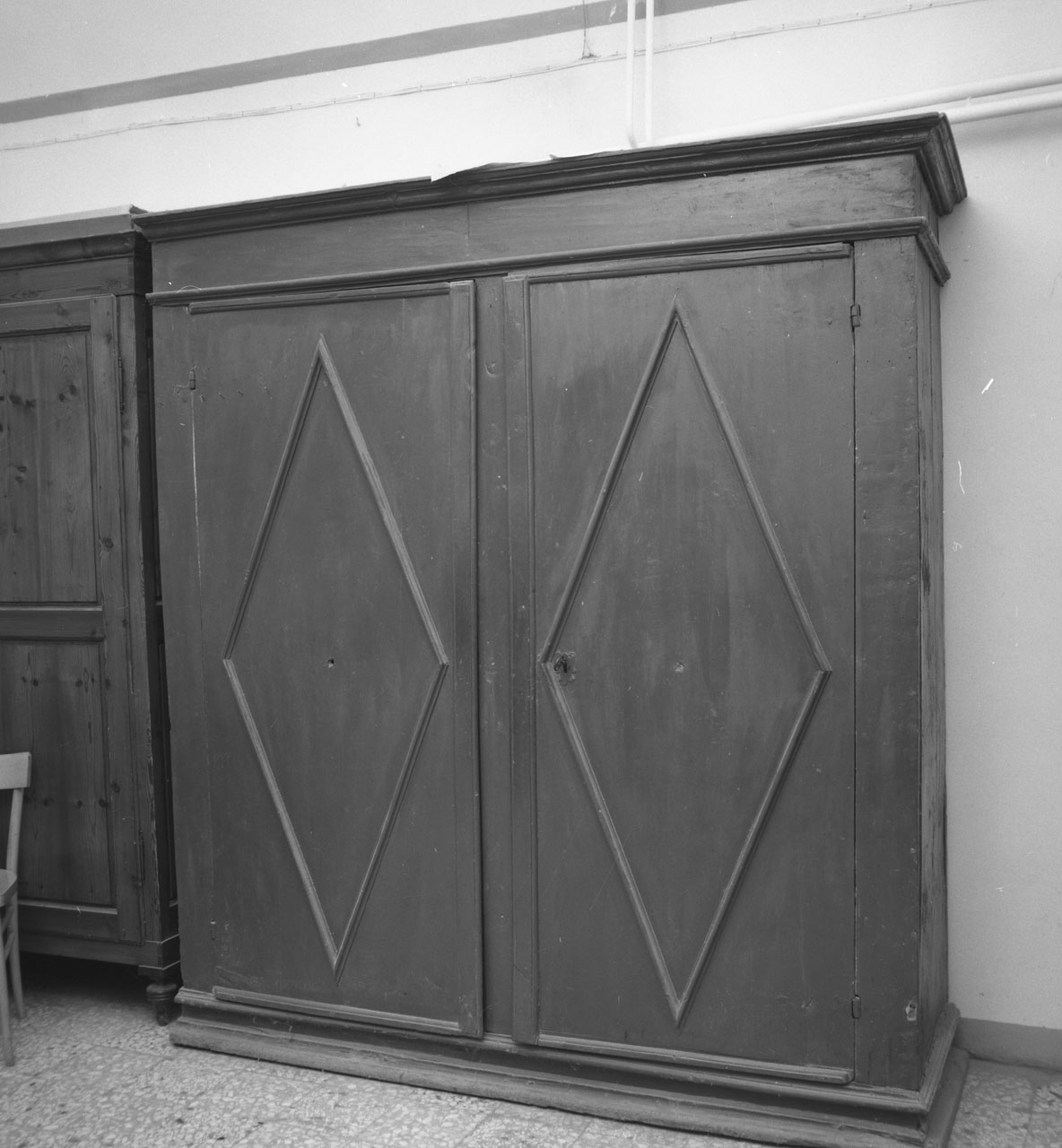 armadio, coppia - bottega aretina (fine/inizio secc. XVII/ XVIII)