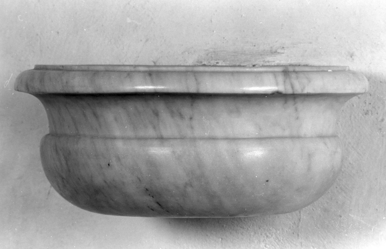 acquasantiera da parete - bottega aretina (seconda metà sec. XIX)